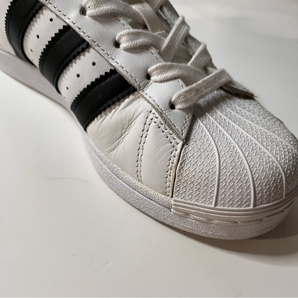 Adidas black and white superstar size 7.5 - Picture 11 of 16